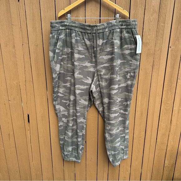 Athleta | Plus Size 26 Camo Farallon Joggers NWT - Picture 4 of 8